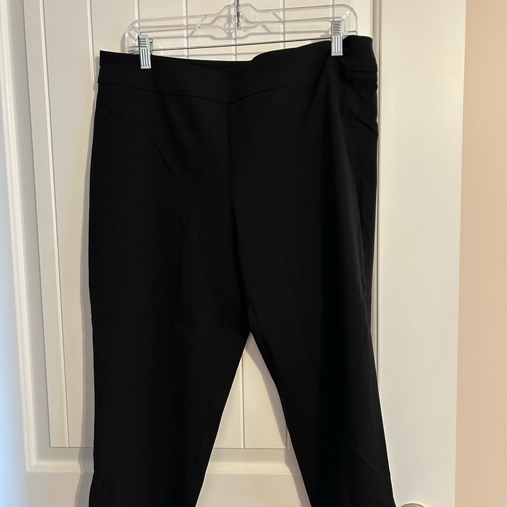 Cleo Women's Black Capris